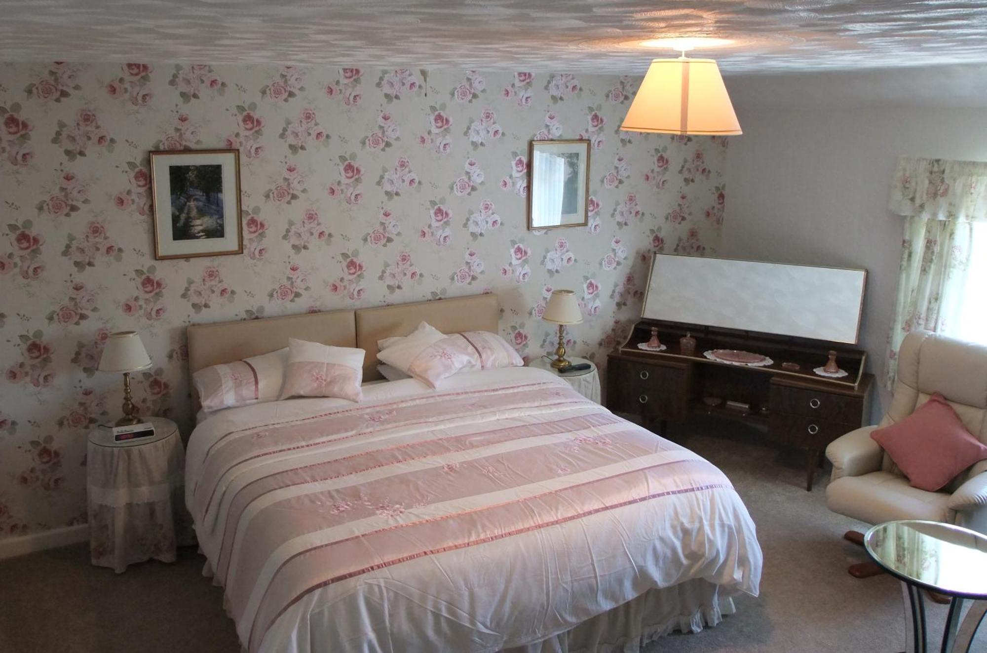 Erw-Lon Farm Bed & Breakfast Pontfaen Room photo