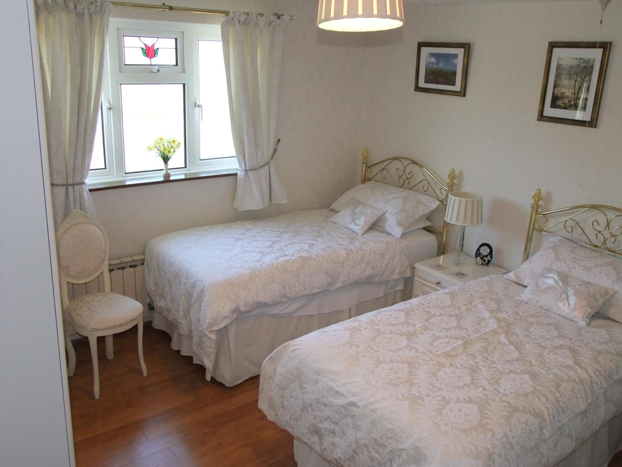 Erw-Lon Farm Bed & Breakfast Pontfaen Room photo